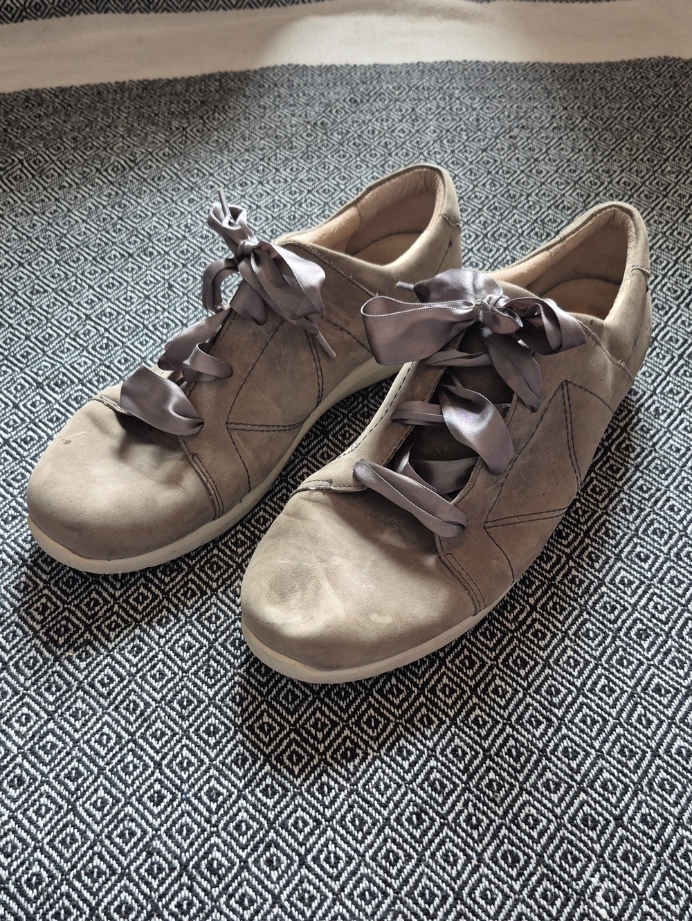 Vionic Lace Up Sneakers Size 9.5